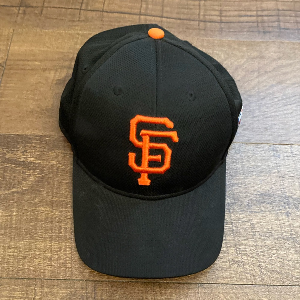 San Francisco Giants Black Strapback w/ Orange Logo Licensed Fan Gear Unisex